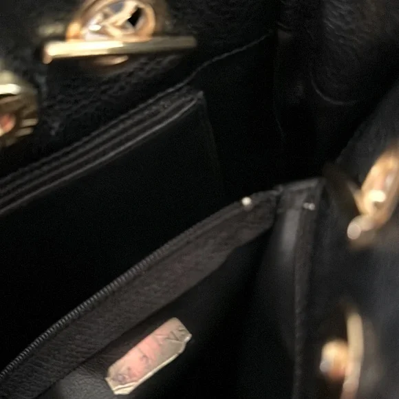 CHANEL AUTHENTIC CAVIAR Black Shoulder Bag with Iconic CC Logo and Gold Chain - Picture 4 of 7